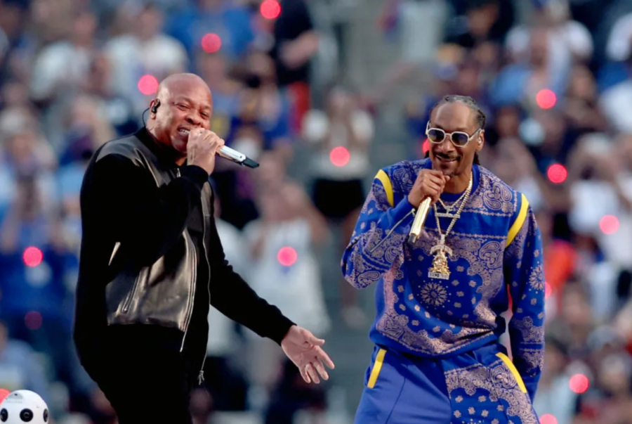 The+iconic+Dr.+Dre+and+Snoop+Dogg+perform+the+2022+Super+Bowl+Halftime+Show.+