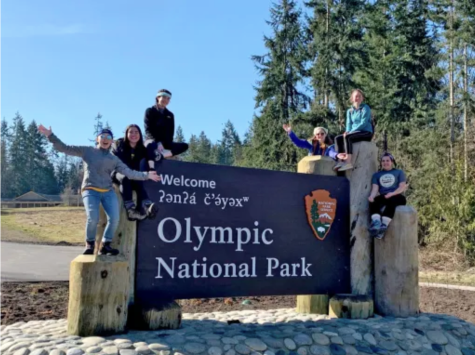 An outdoor education-focused Olympic backpacking trip during Upper School Discovery Week. (Westridge School)