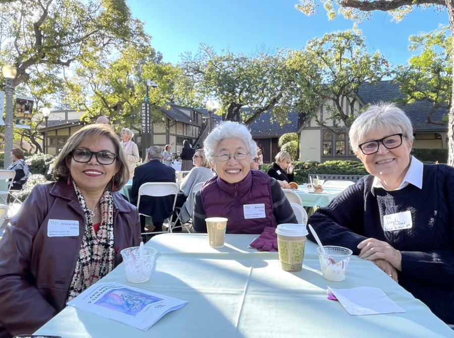 From left to right, Alexandra Ahtty (relative to Gabriela L. ’31 and Rebecca L. ’27), Beatrice Chen (relative to Penelope C. ’27 and Lila C. ’29), and Linda Diller (relative to Isabel B. ’27) take the time to catch up.