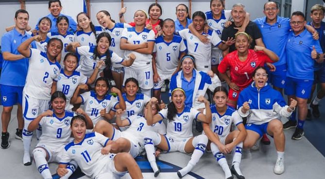 (Esperanza O-C. '26) Esperanza posing with the U-17 National Women’s Team of Nicaragua.
